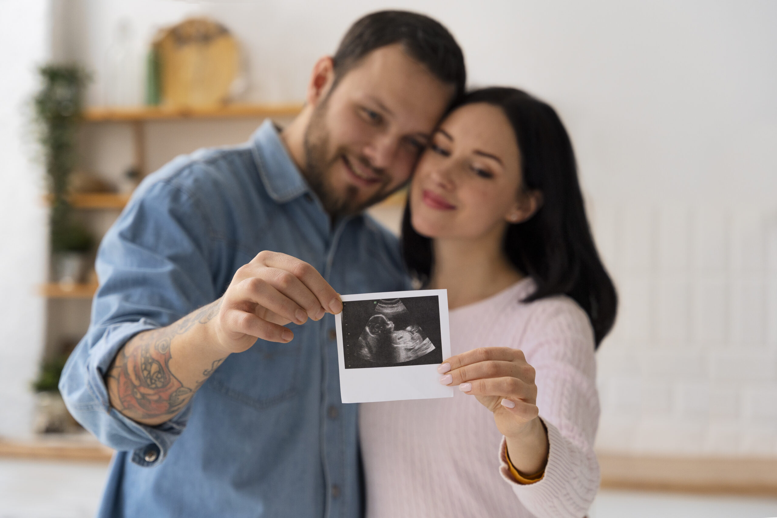 medium-shot-couple-holding-ultrasound
